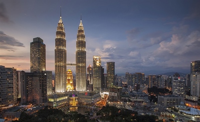 Petronas Twin Towers | Kuala Lumpur, Malaysia | Travel BL