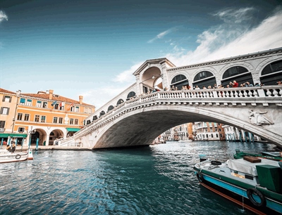 Rialto Bridge (Ponte di Rialto) | Venice, Italy | Travel BL