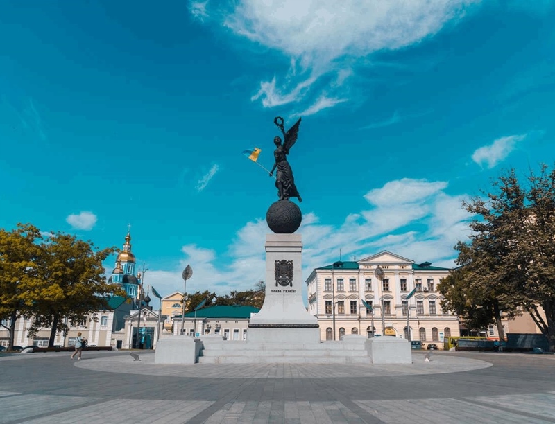 "Ukraine Flying" Independence Monument | Kharkiv, Ukraine | Travel BL